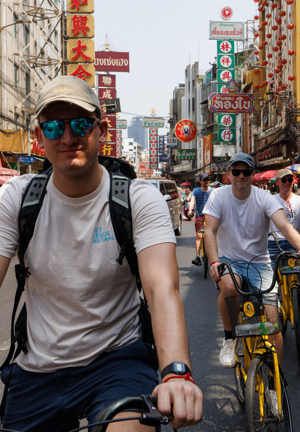 Tom en Sam op fiets in Bangkok